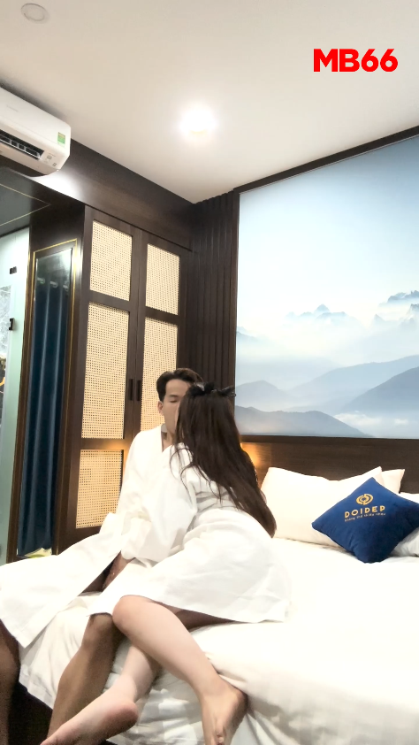 Video Bocor Sales Cantik MB66 Selingkuh Mesra dengan Mantan Pacar