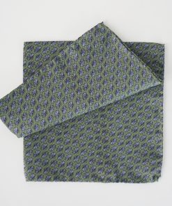 PAÑUELO SEDA AZUL HOJAS VERDES